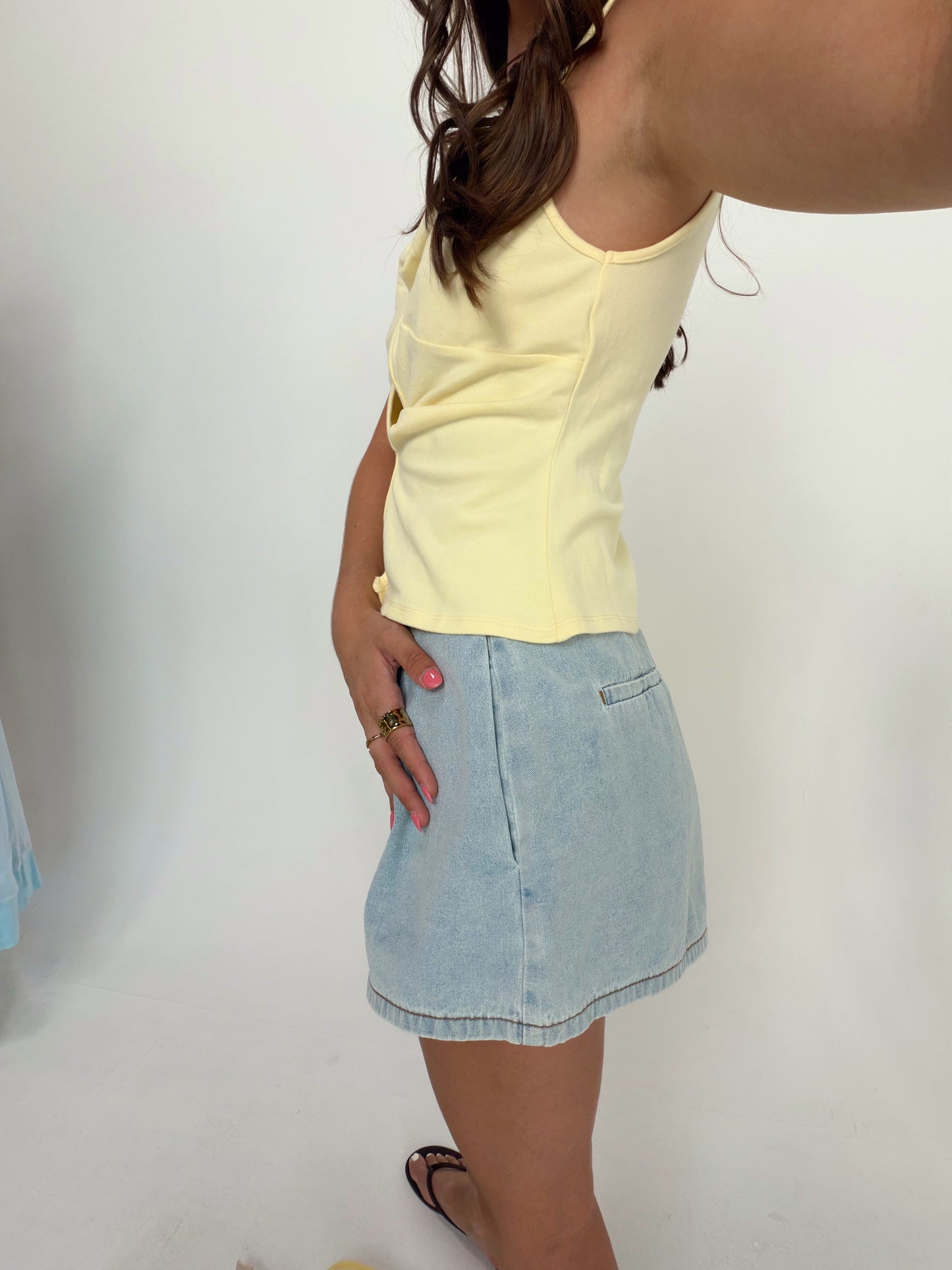 yellow twist top